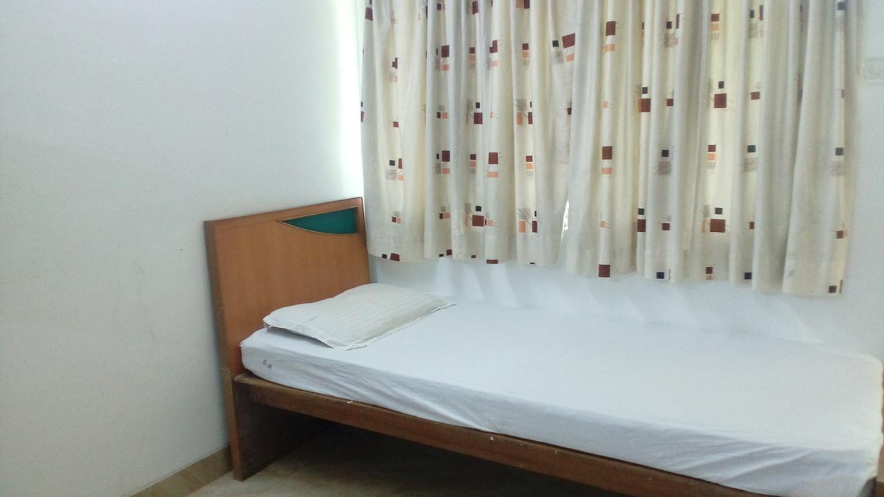 Hotel Rajdhani Лонавала Экстерьер фото